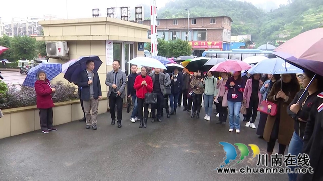 合江县召开小区党建工作现场会(图1)