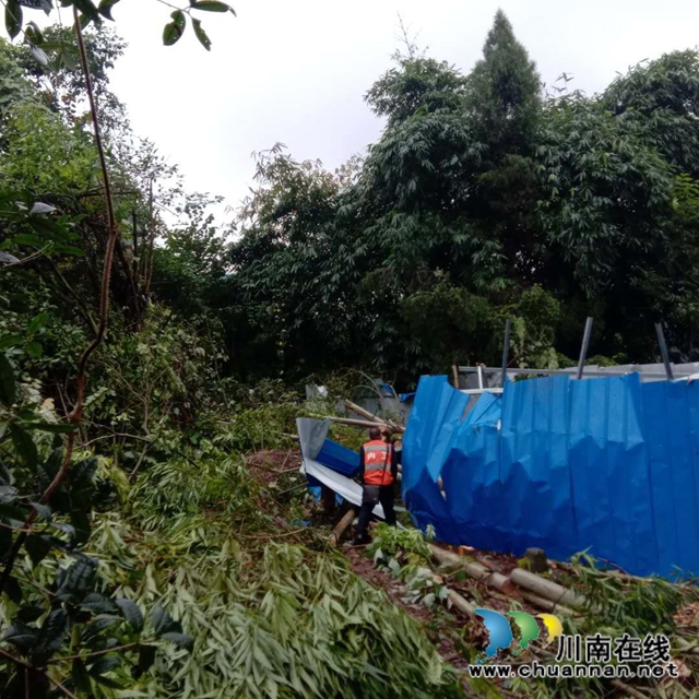 内江经开区靖民镇寿溪桥社区：铁路沿线隐患排除 保障铁路运输安全(图3)