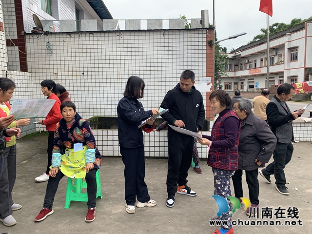 内江靖民镇凉风社区积极开展防诈骗宣传活动(图1)