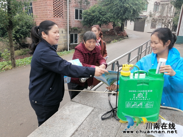 内江经开区靖民镇双塘村开展“改善水环境，保护水资源同参与”的主题活动(图1)