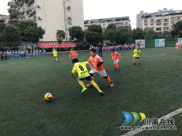 龙马潭区新民小学校园足球联赛开赛啦!(图1) 龙马潭区新民小学校园足球联赛开赛啦!(图1)