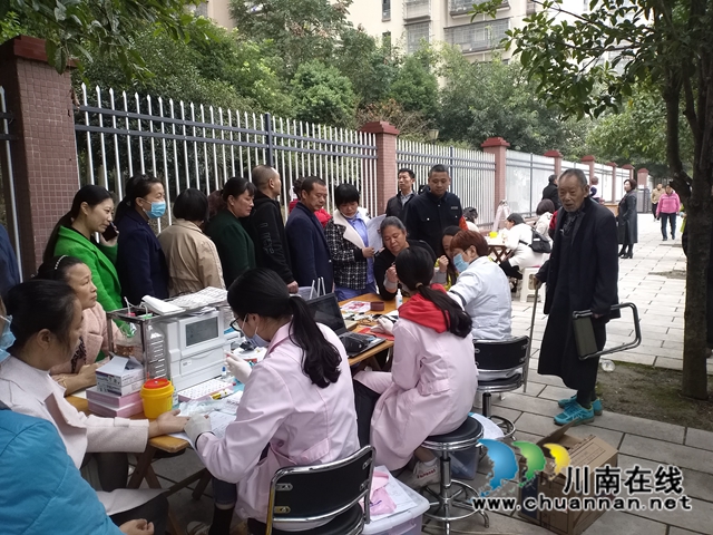 内江经开区靖民镇开展义务献血活动(图1) 内江经开区靖民镇开展义务献血活动(图1)