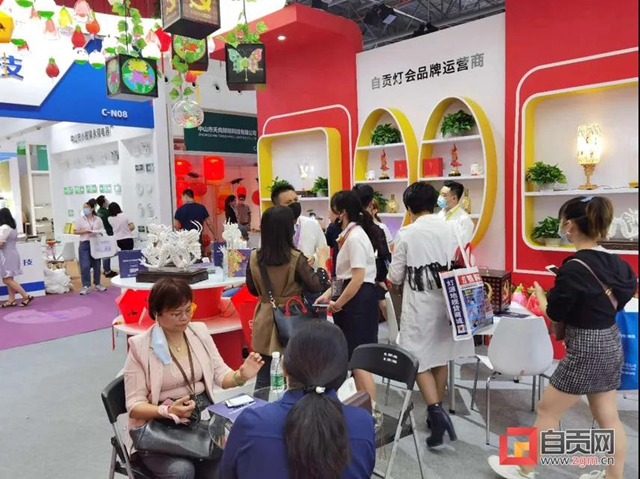 灯城之灯赴灯都!自贡彩灯再度走出家门(图4) 灯城之灯赴灯都!自贡彩灯再度走出家门(图4)