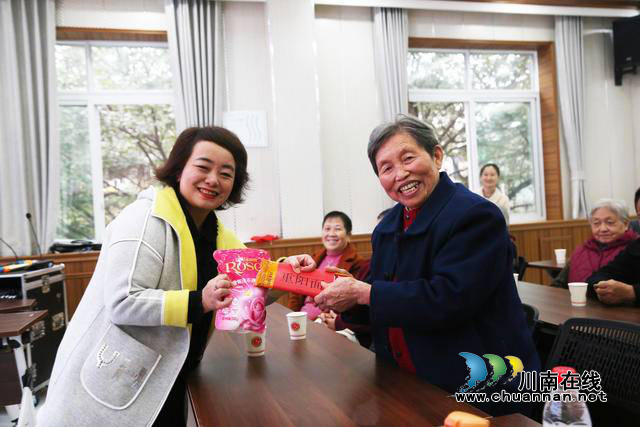 江阳区北城街道皂角巷社区开展重阳节主题活动(图1)