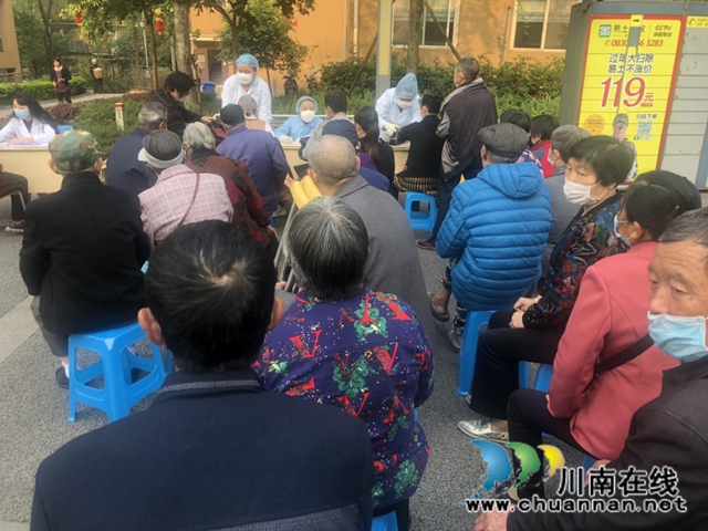江阳区华阳街道:“关爱老人送健康”(图1) 江阳区华阳街道:“关爱老人送健康”(图1)