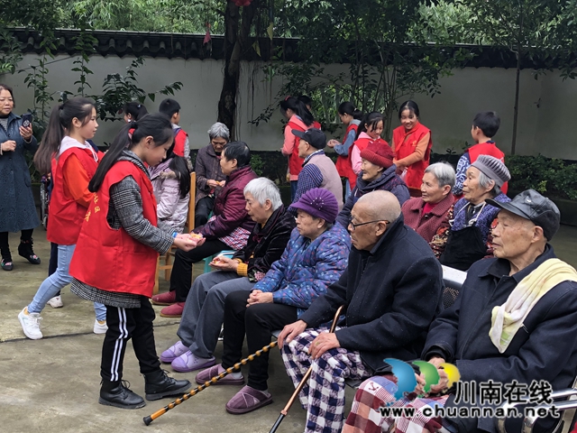 龙马潭区永寿学校组织“尊老 敬老 爱老”活动(图2)