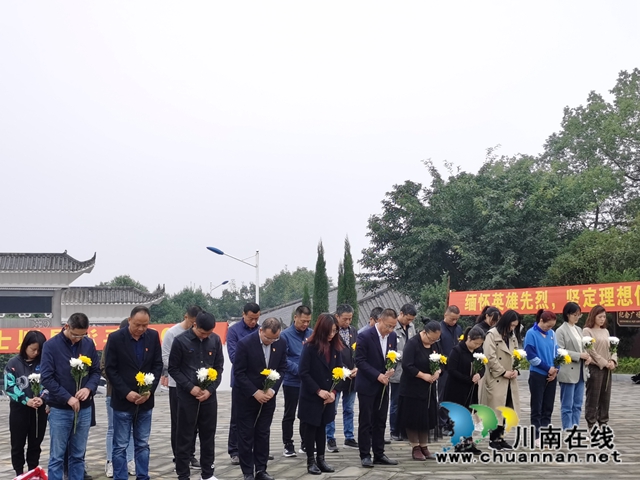 泸县建校开展纪念“抗美援朝70周年”参观泸县烈士陵园主题党日活动(图9)