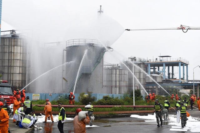 全真演练：内自泸突发“水污染”！三地800余人展开大救援(图2)