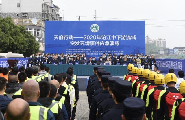 全真演练：内自泸突发“水污染”！三地800余人展开大救援(图3)