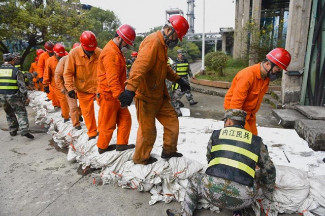 全真演练：内自泸突发“水污染”！三地800余人展开大救援(图4)