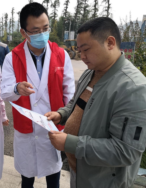 “医体融合，预防卒中” 泸州市人民医院举办2020年世界卒中日义诊活动(图5)