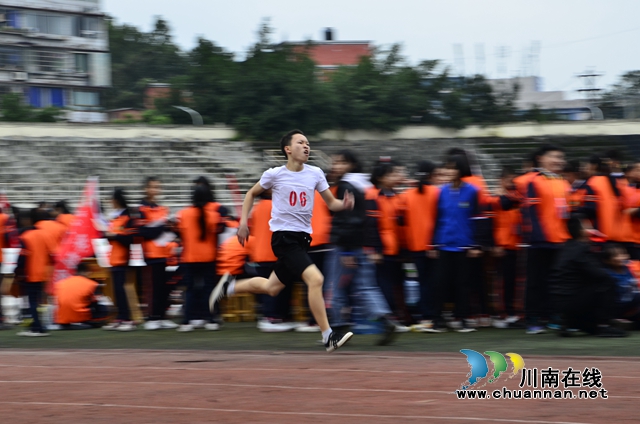 合江中学隆重举行第八届体育艺术节(图8) 合江中学隆重举行第八届体育艺术节(图8)