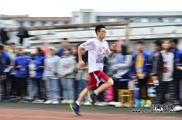 合江中学隆重举行第八届体育艺术节(图7) 合江中学隆重举行第八届体育艺术节(图7)