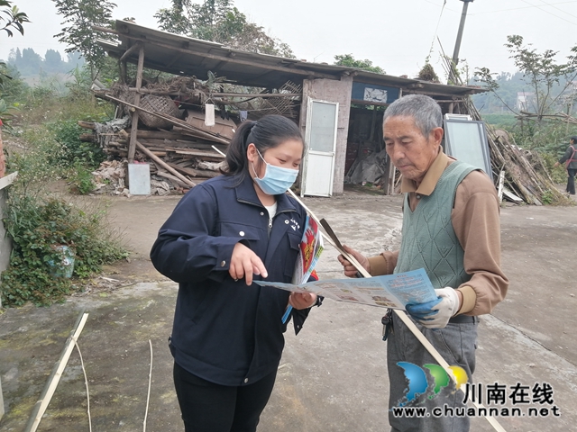 内江经开区靖民镇双塘村开展防诈骗宣传活动(图2)
