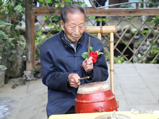 宜宾百岁老人过生日！现场发生这一幕令人……(图11)