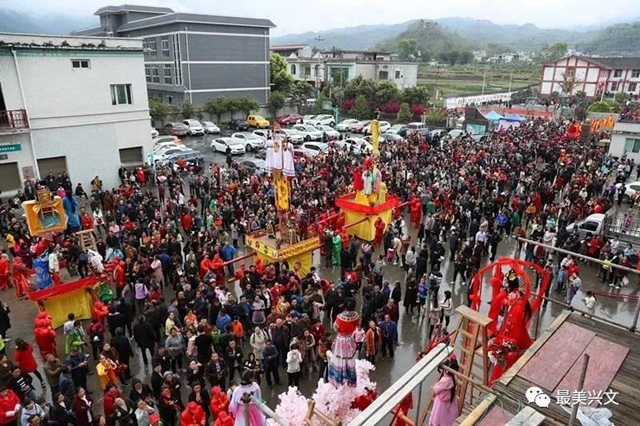 宜宾百岁老人过生日！现场发生这一幕令人……(图12)