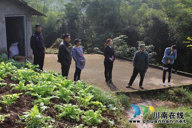 纳溪：相邻通行起纠纷，多元调解化纷争(图4)