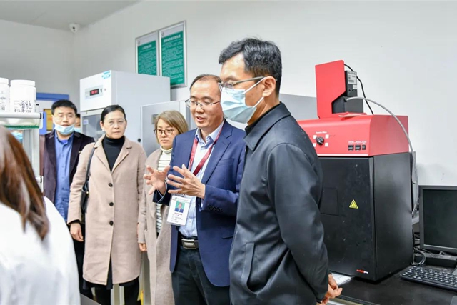 四川省科技厅党组成员、副厅长陈学华一行来西南医大附院考察调研(图3)