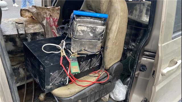 泸州:一夜电翻近400斤鱼,这两弟兄遭了(图7) 泸州:一夜电翻近400斤鱼,这两弟兄遭了(图7)