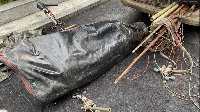 泸州:一夜电翻近400斤鱼,这两弟兄遭了(图6) 泸州:一夜电翻近400斤鱼,这两弟兄遭了(图6)