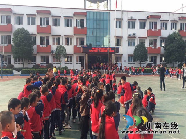 泸州各地多点发力 全力营造“119”宣传月活动浓厚氛围(图11)