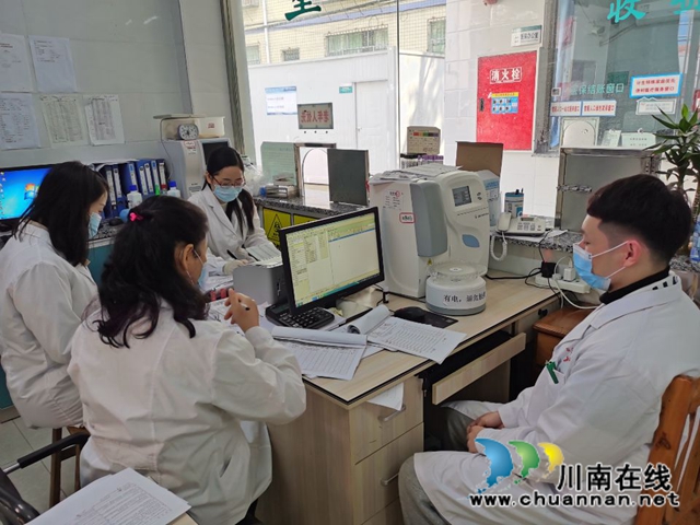 泸县百和镇卫生院组织开展医学知识理论学习(图1)