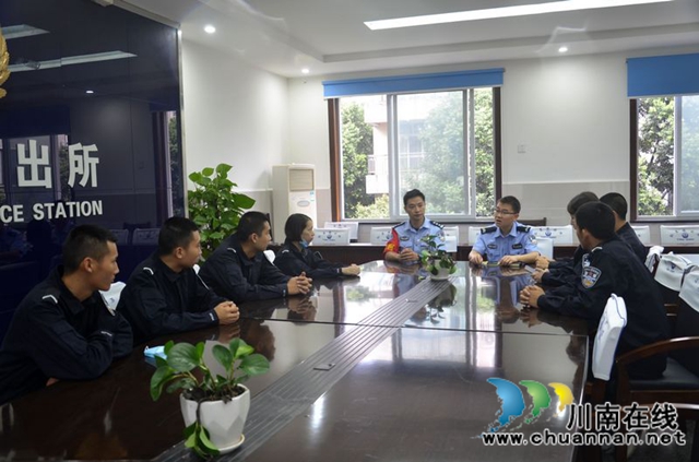 大国点名 四川警察学院警盾志愿者携手社区同行(图2)