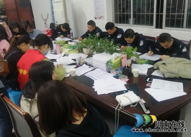 大国点名 四川警察学院警盾志愿者携手社区同行(图7)