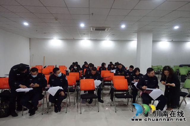 大国点名 四川警察学院警盾志愿者携手社区同行(图5)