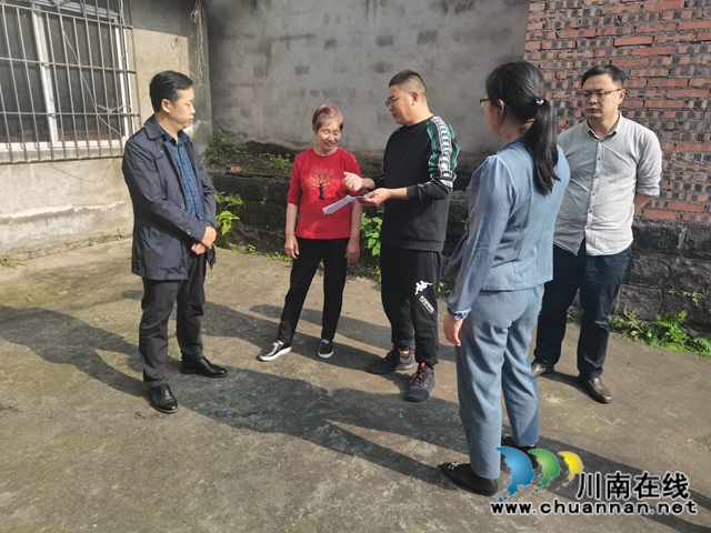 龙马潭区罗汉街道慰问走访精准扶贫户(图2)
