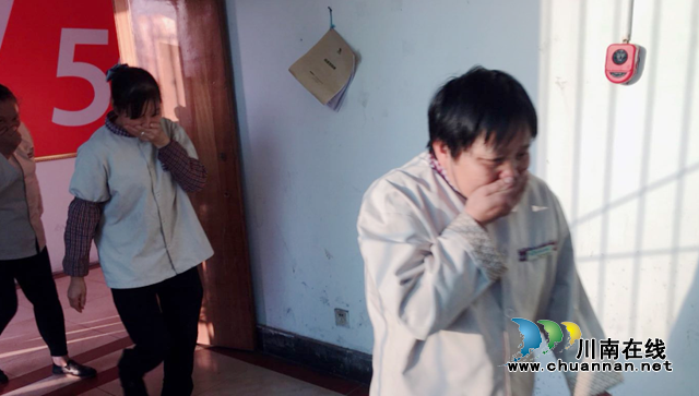 江阳区北城街道城垣社区联合佳乐开展消防应急疏散演练(图2)