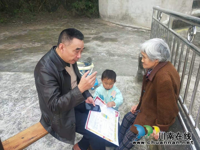 内江经开区靖民镇凉风社区：精准扶贫在路上，入户走访暖人心(图2)