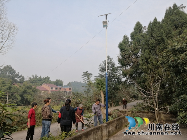 内江经开区靖民镇双塘村：亮化工程暖民心，共筑新农村(图1)