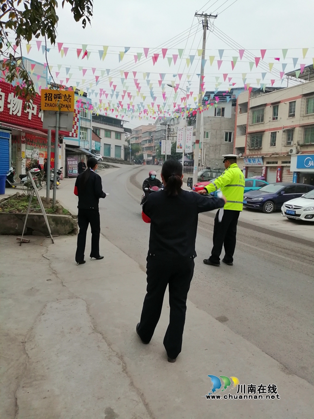 内江经开区靖民社区开展第二期“两车卫士”安装宣传活动(图1)