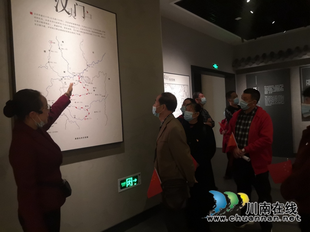 龙马潭区小市街道上大街社区组织党员干部学习泸州历史文化(图3)