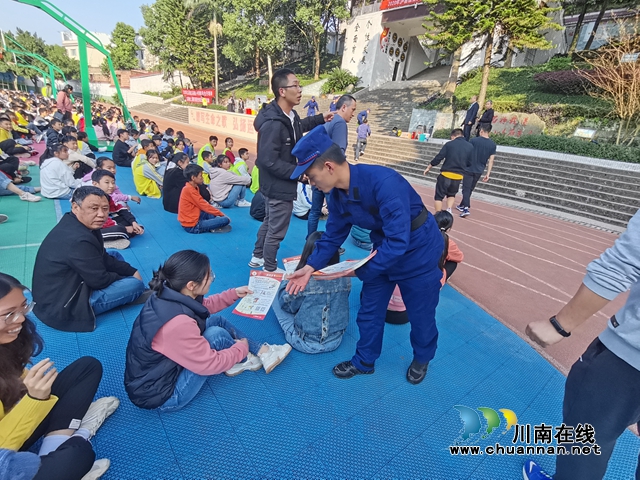 消防安全知识进校园活动在泸县立石中学举行(图1)