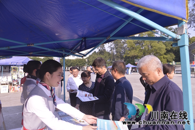 四川省政协调研组到泸县建校考察(图2)