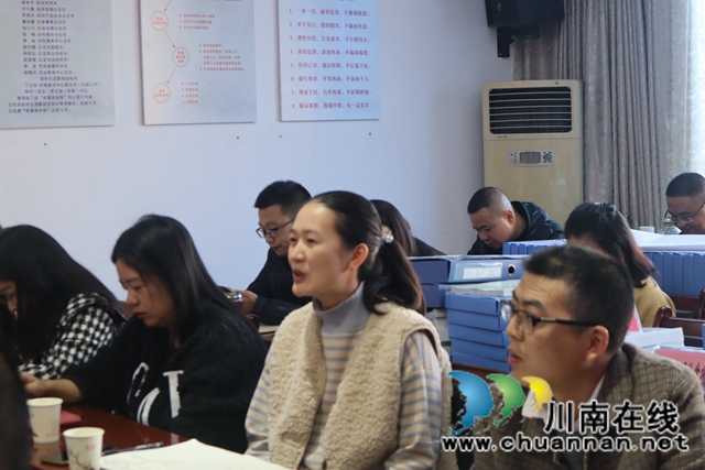 泸县云龙镇召开青年干部座谈会(图1)