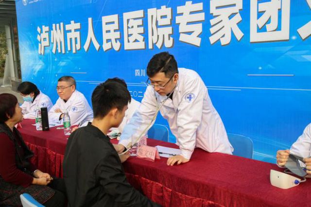 泸州市人医与泸州职业技术学院共建城市医疗联合体单位正式揭牌(图2)