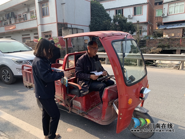 内江经开区靖民镇凉风社区:做好疫情防控,“格格”在行动(图1) 内江经开区靖民镇凉风社区:做好疫情防控,“格格”在行动(图1)