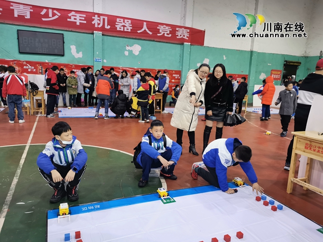 2020年合江县青少年机器人竞赛在合江中学举行(图2) 2020年合江县青少年机器人竞赛在合江中学举行(图2)