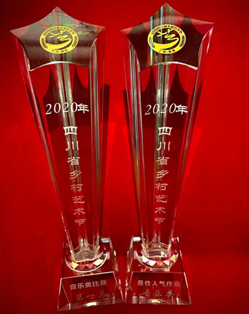 快听!内江原创歌曲全省夺冠,开口惊艳全场(附视频)(图2) 快听!内江原创歌曲全省夺冠,开口惊艳全场(附视频)(图2)