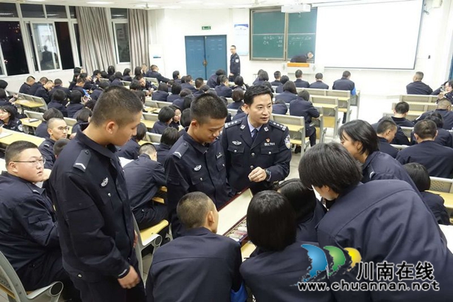 宣讲禁毒防艾 川警院警盾科普毒品危害(图1) 宣讲禁毒防艾 川警院警盾科普毒品危害(图1)