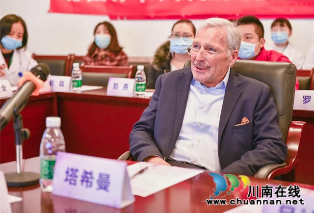 【厉害了】国际标准手术直播，竟引6000人围观！(图5)