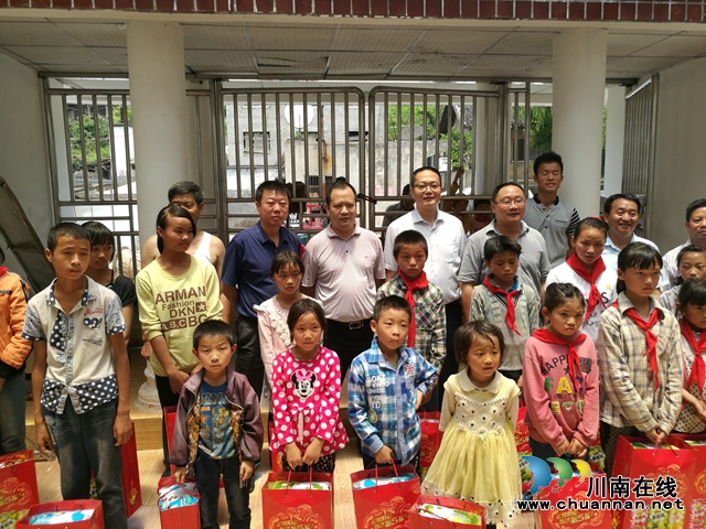 工行古蔺支行开展扶贫帮困工作:金融扶贫兴产业,精准扶贫强基础(图1) 工行古蔺支行开展扶贫帮困工作:金融扶贫兴产业,精准扶贫强基础(图1)