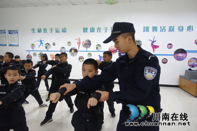 孩子学拳家长听课 泸州市少年警校有点火！(图5)