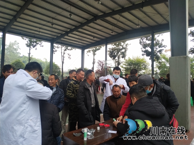 泸县云龙镇开展全镇财政供养人员涉毒排查检测工作(图2)