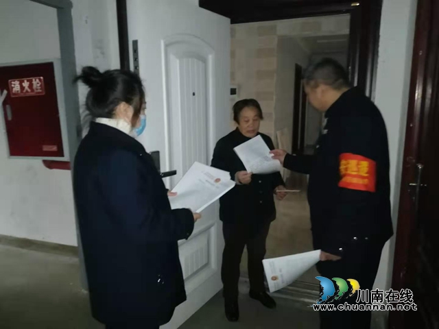 内江经开区靖民镇双雁社区：入户开展扫黑除恶宣传，打赢专项斗争收官战(图3)