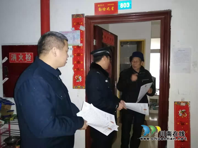 内江经开区靖民镇双雁社区：入户开展扫黑除恶宣传，打赢专项斗争收官战(图2)