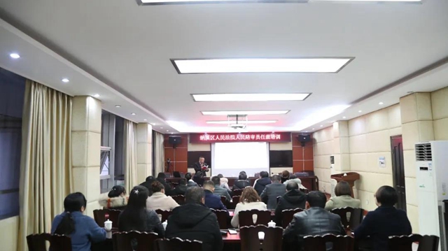 纳溪法院举行新任陪审员宣誓及颁证仪式(图14) 纳溪法院举行新任陪审员宣誓及颁证仪式(图14)